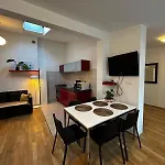 Golden With Lift - Old Town Apartman