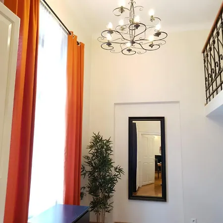 Apartment Golden With Lift - Old Town
