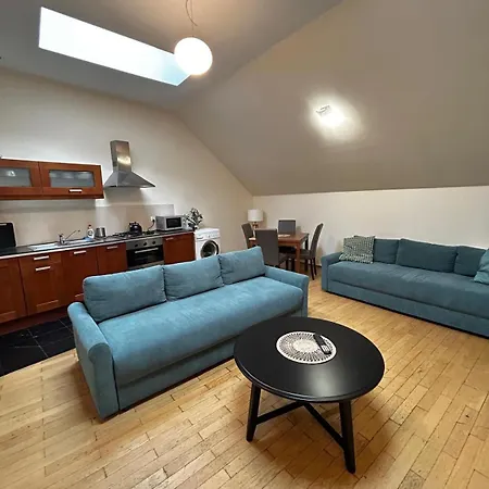 Golden With Lift - Old Town Apartment *