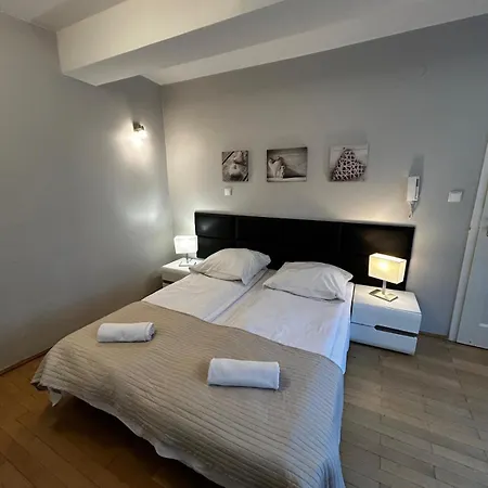 Apartment Golden With Lift - Old Town