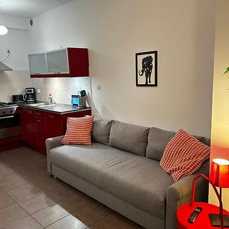 Golden With Lift - Old Town Apartment *