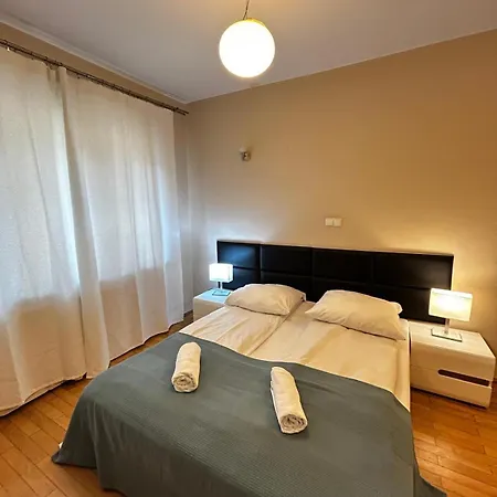 Apartment Golden With Lift - Old Town