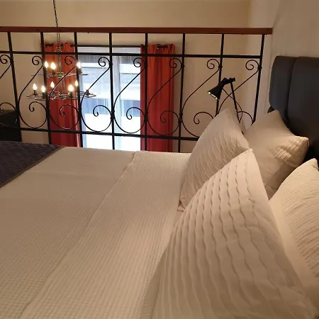 Golden With Lift - Old Town Apartman