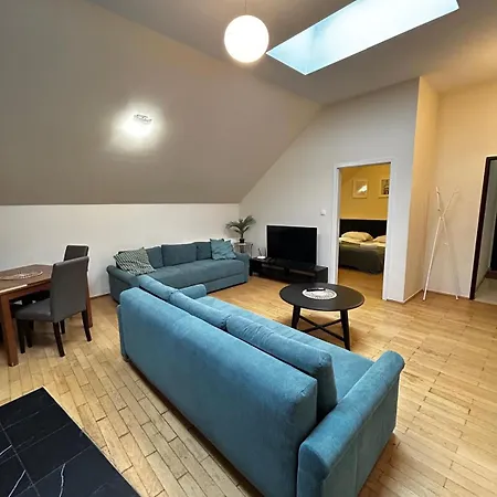 Golden With Lift - Old Town