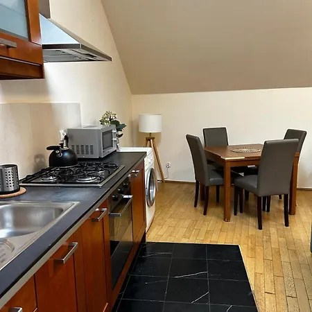 Golden With Lift - Old Town Apartman *