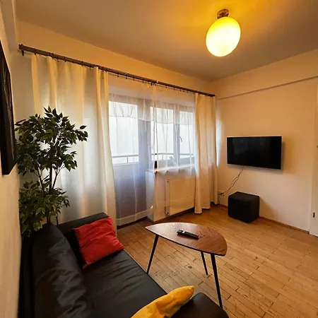 Golden With Lift - Old Town *