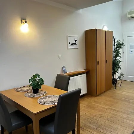 Golden With Lift - Old Town Apartman *