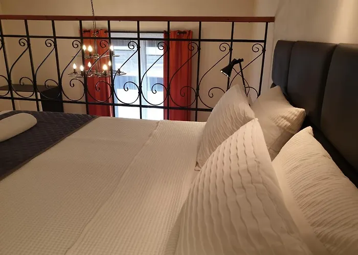 Golden With Lift - Old Town דירה