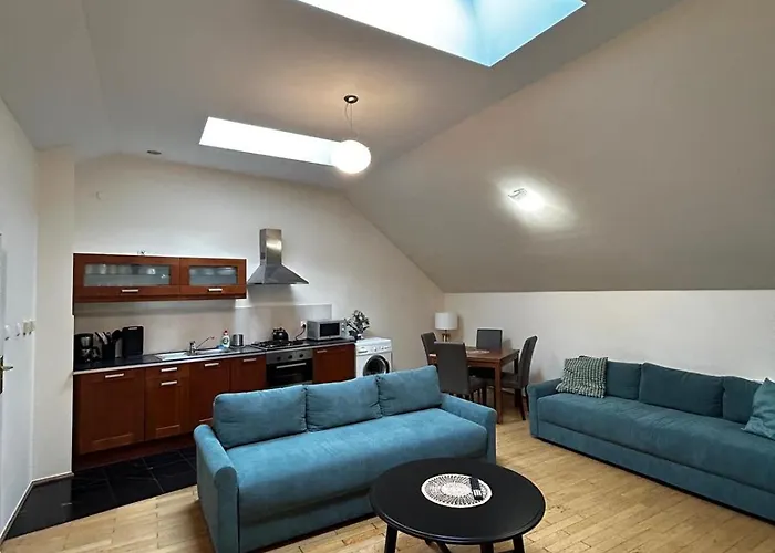 Golden With Lift - Old Town