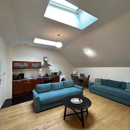 Golden With Lift - Old Town