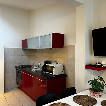 Golden With Lift - Old Town *