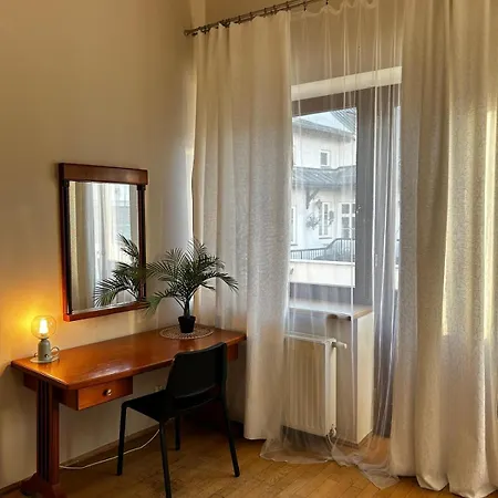 Golden With Lift - Old Town