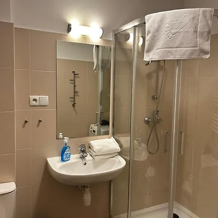 Golden With Lift - Old Town Lägenhet