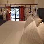 Golden With Lift - Old Town Апартаменты